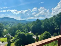 2-bedroom lower level walkout apartment , moments from downtown Bryson