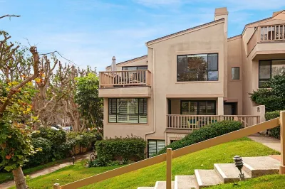 Highly Upgraded 2 Bedroom 2.5 Bath Condo Located in Gated Complex On the Bluff Fletcher Cove Community Center 주변 호텔