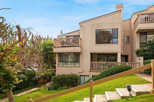 Highly Upgraded 2 Bedroom 2.5 Bath Condo Located in Gated Complex On the Bluff Hotel di Solana Beach