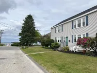 Ocean views 30 Steps to Willard Beach! Amazing location 7 min to Portland.Unit 2 Hotels in South Portland