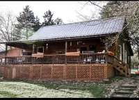 Cabin on Collier creek. Go swimming or soaking. Caddo Gap Arkansas