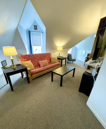 Downtown Two Bedroom Apartment in Downtown Lexington near Rupp Arena