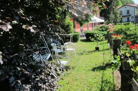 Villa Rossa,  magnificent garden and view on the lake at only 10 min. from Como