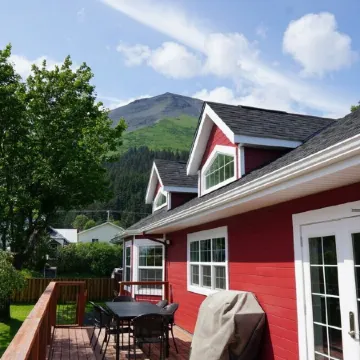 Sockeye house 420 3rd ave Large house located in downtown Accommodates up to 12 Отели в г. Сьюард