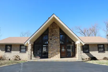 Spacious 5-Bedroom Home on Lake Cumberland!