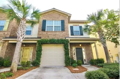 Immaculate Saint Simons Townhouse 3 Bed/2.5 Bath, Pool, 2 Bikes, Pets Welcome Hotels near Seaside Golf Course