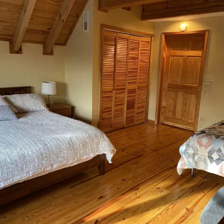 Long-Range Mtn Views, Huge Deck, Spa, Play Room, 1 Mile to Ski Resort & Trails