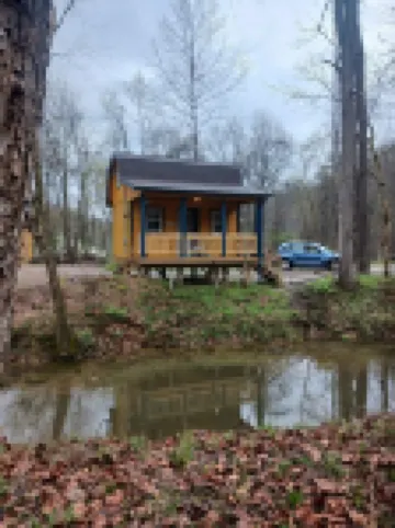 "Ridge Haus" Tiny Cabin on the Creek at Waldbaden
