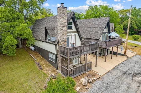 3 BR A Frame w/ Amazing Balcony Views! Sleeps 8!