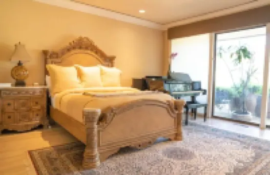 Luxury Tranquil Waterfront Haven w/Pool & Spa