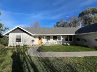 Cozy Countryside Home on 5 Private Acres - 30 Min. to Sequoia Park Entrance Hôtels à proximité de : General Sherman Tree