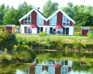 Situated villa with all the comforts, right next to a small lake - Lakeside