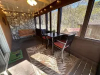 Cabin-Home Heat & AC, WiFi, Fireplace,Full Kitchen and much more