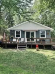 Cozy Roscoe Lakefront Cabin