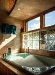 The Red Earth Palace Retreat - Private Natural Hot Spring Access - Villas