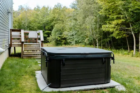 Modern 2 Story Home w/hot tub-2600 sq ft-2 acres