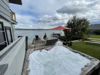 Waterfront Paradise with  NEW Jacuzzi Spa! - Wifi