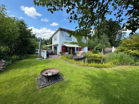 Luxurious vacation home directly on the Ems-Jade Canal Sauna, hot tub, whirlpool, fireplace Отели рядом с достопримечательностью «Parc national de la mer des Wadden de Basse-Saxe»