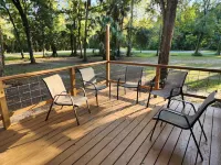 1-1/2 acre Park like wooded setting.  Clean 3/2 with plenty of parking. - 무료 와이파이