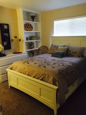 POOL & /SPA. 9 hole Mini putt in yard. Walk to Golf Course. 3 Bedrm, bungalow Hotels near Cactus Garden Dr