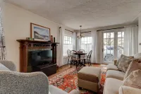 Charming Cottage on quiet street in Historic Eastport