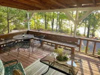 Waterfront  - Enjoy The Sunset Lodge Lake  House with kayaks, dock, swimming - Homestays