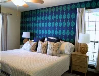 LAKEFRONT FAMILY RETREAT--SWIMMING DOCK--OUTDOOR DINING