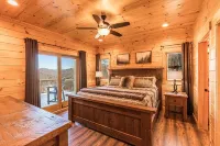 Secluded Luxury Cabin - Mountain Views, Fire Pit, Great Location! Sleeps 8.