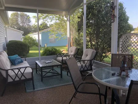 Exceptional Villa Close to Everything – Live Music, Dining & More!