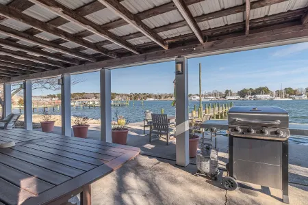 The Crab Shack on Carter's Creek