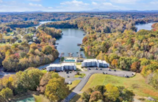 Recently updated 1 BR Condo with stunning lake views - No cleaning or linen fees