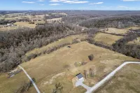 War Eagle Creek Retreat- Cabin on the Creek- Private but close to everything