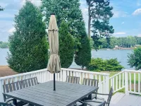 Relaxing Lakefront Home with Brand New Dock and Immaculate Vibes Hotels in Fallstown