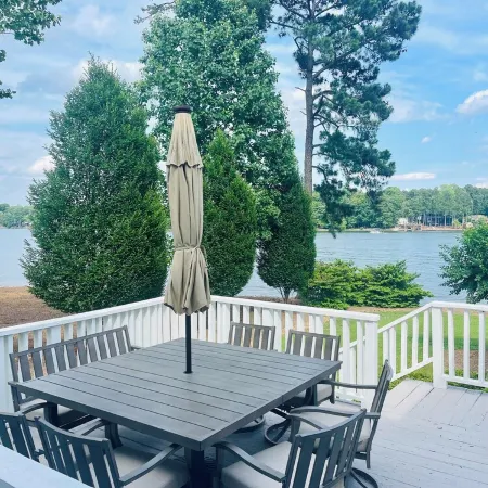 Relaxing Lakefront Home with Brand New Dock and Immaculate Vibes
