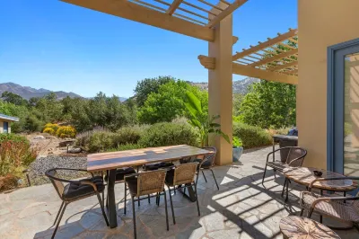 River Villa with Pool and Spa ~ best swimming hole in town Hotel in zona Sequoia Campground & Lodge