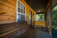 ROOSTERS REST w/ Hot Tub - Mountain Farm Getaway!!!