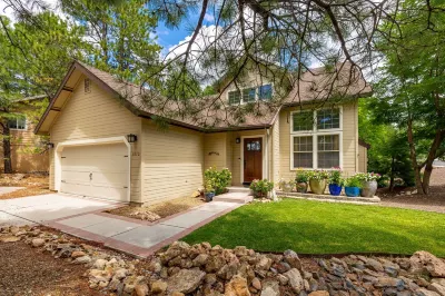 The Retreat across from the Park w AC Hotels near Flagstaff Pulliam Airport