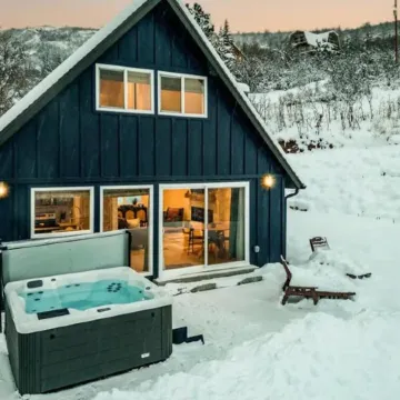 Cozy Little Cabin w/Hot Tub
