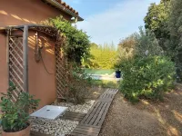 villa on terraced land planted with beautiful pool / spa, 1km from the sea