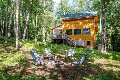 Amazingly Comfortable and Secluded Northwoods Getaway