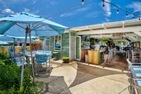 Gorgeous Penthouse w/ AC, Steps from the Beach!