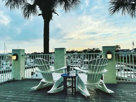 2BR/2BA w/ Rainfall Showers, Screened Porch, 1st Floor, Pool, Gated Community