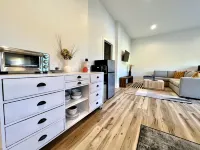 Luxury Asheville Studio with Great Blue Ridge Mountain Views!
