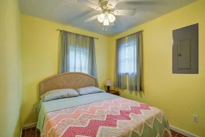 Cozy Riverfront Cabin Hotels near Goose Creek Farm , LLC
