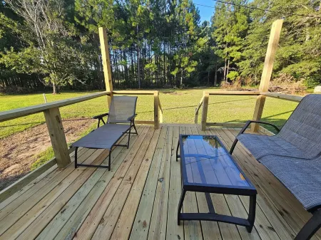 Country Resting Spot Just Off I95. 12 Miles West on Hwy 6.