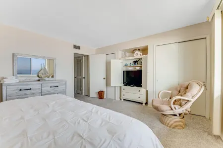 Oceanfront Charmer Отели рядом с достопримечательностью «Ormond Beach»