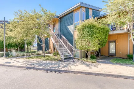 All About the View - Walk to River, Town, & Trails