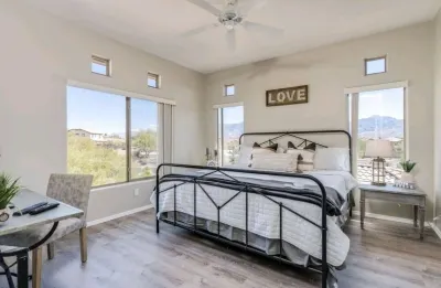 GORGEOUS MOUNTAIN  VIEWS FROM EVERY WINDOW AND DOG FRIENDLY, TOO