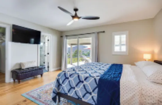 Fletcher Hills luxury, Sunset View, 4 BR, Saltwater Pool and Spa