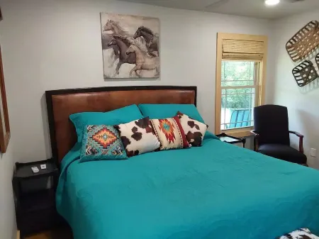 Bucks Ridge Cabin on the South Fork Creek of the Caddo River Отели в г. Каддо Гэп